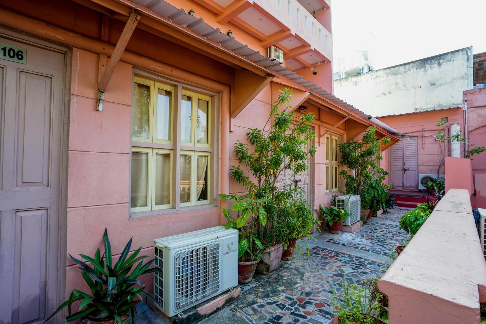 French Villa Pondicherry Exterior photo